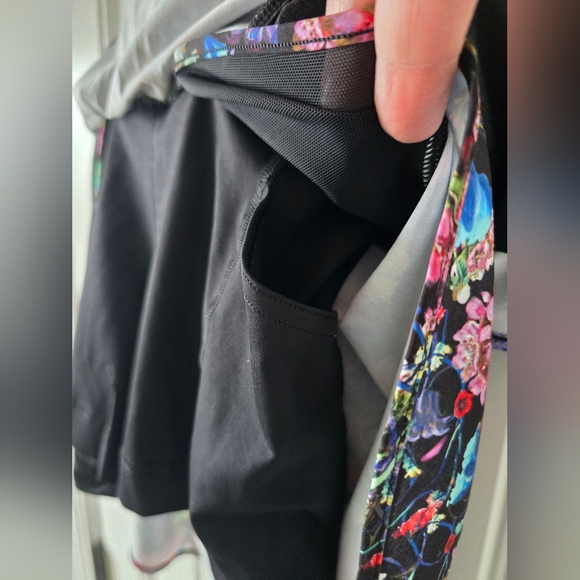 Lululemon Hotty Hot High-Rise Skirt Floral Print Size 4 Built-In Shorts - Picture 13 of 15